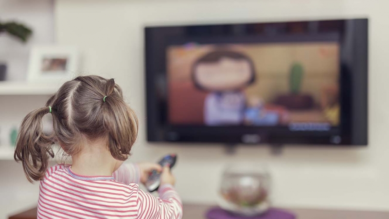 Shutterstock child & tv WEB