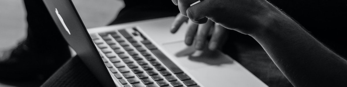 photo-1484807352052-23338990c6c6-1