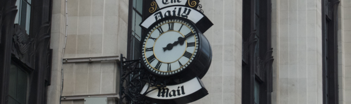 800px-Daily_Mail_clock_High_St_Ken-1